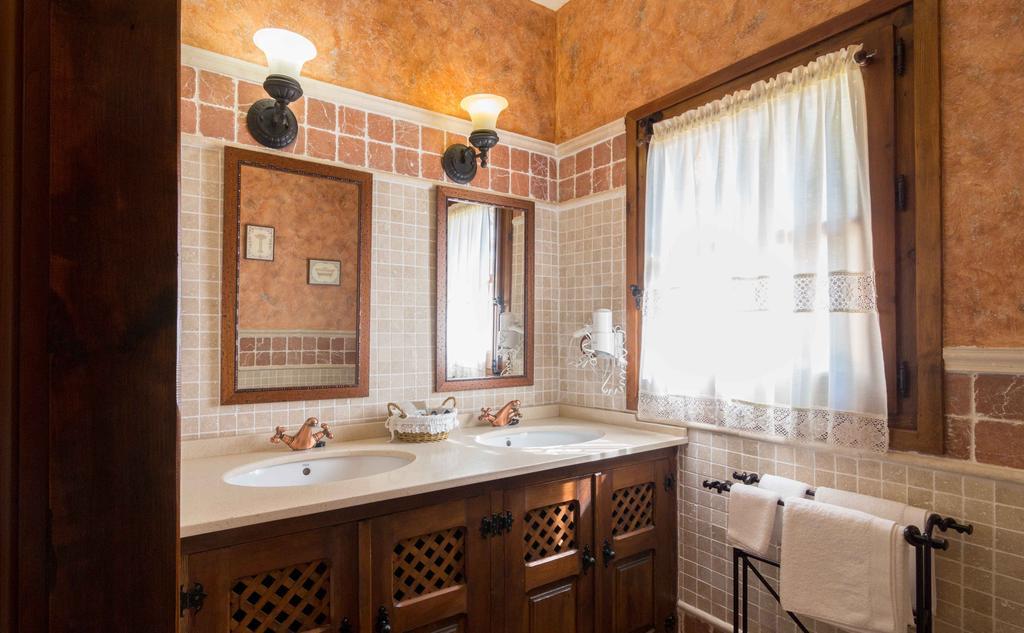 Hotel De Montana Cueva Ahumada Villaverde De Guadalimar Номер фото