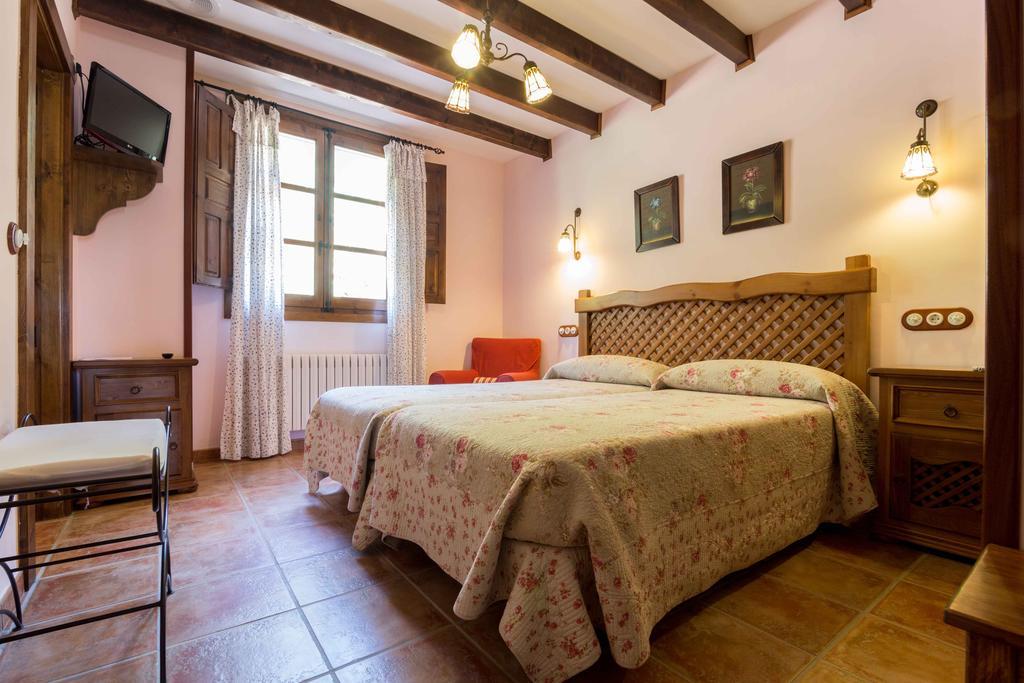 Hotel De Montana Cueva Ahumada Villaverde De Guadalimar Номер фото